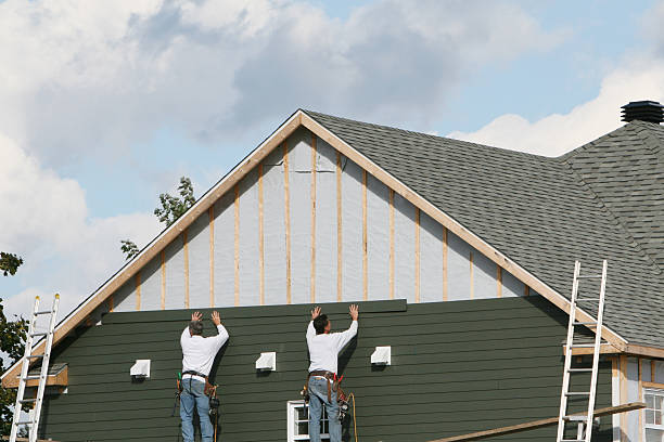 Professional Siding technician working in Baltimore, OH
